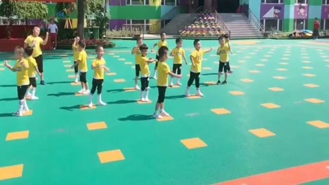 幼儿园早操舞蹈视频05五彩欢乐棒大班早操视频-生活在线观看