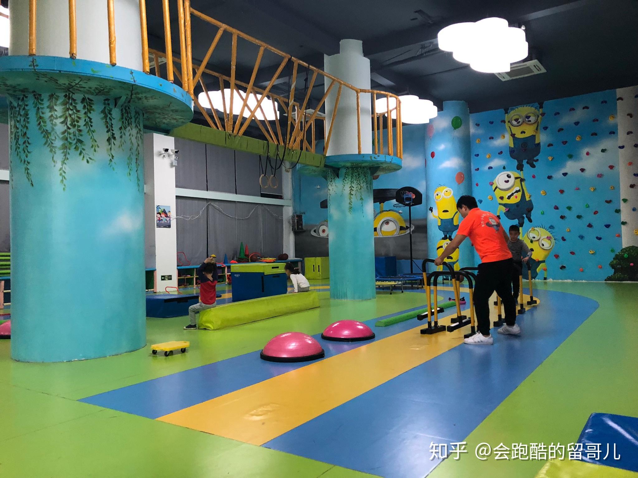 AI赋能职业院校教学创新与实训场景落地研讨会举行(图1)